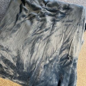 Heated blanket with 2 controls